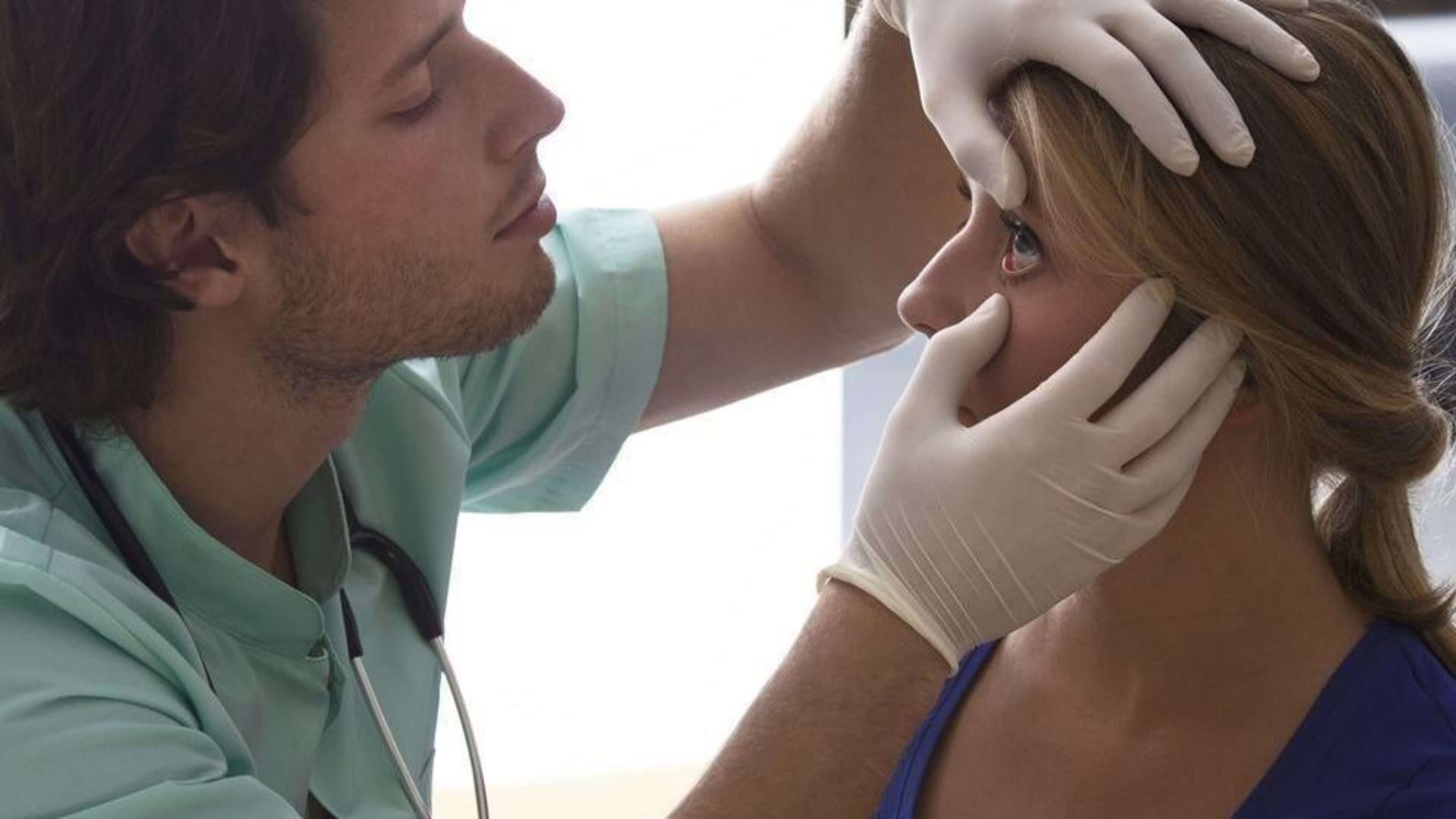 Public hospital waiting lists swell above 825,000 as 72,000 more patients join queues